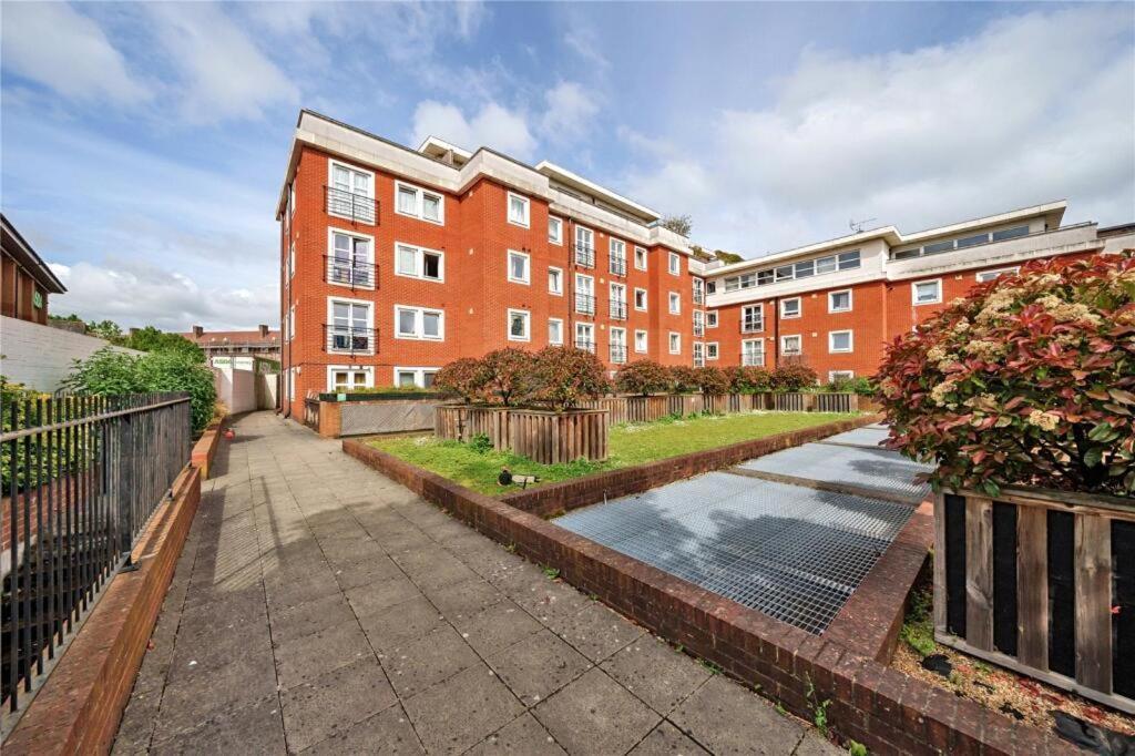 Buick House, Kingston Upon Thames Apartment